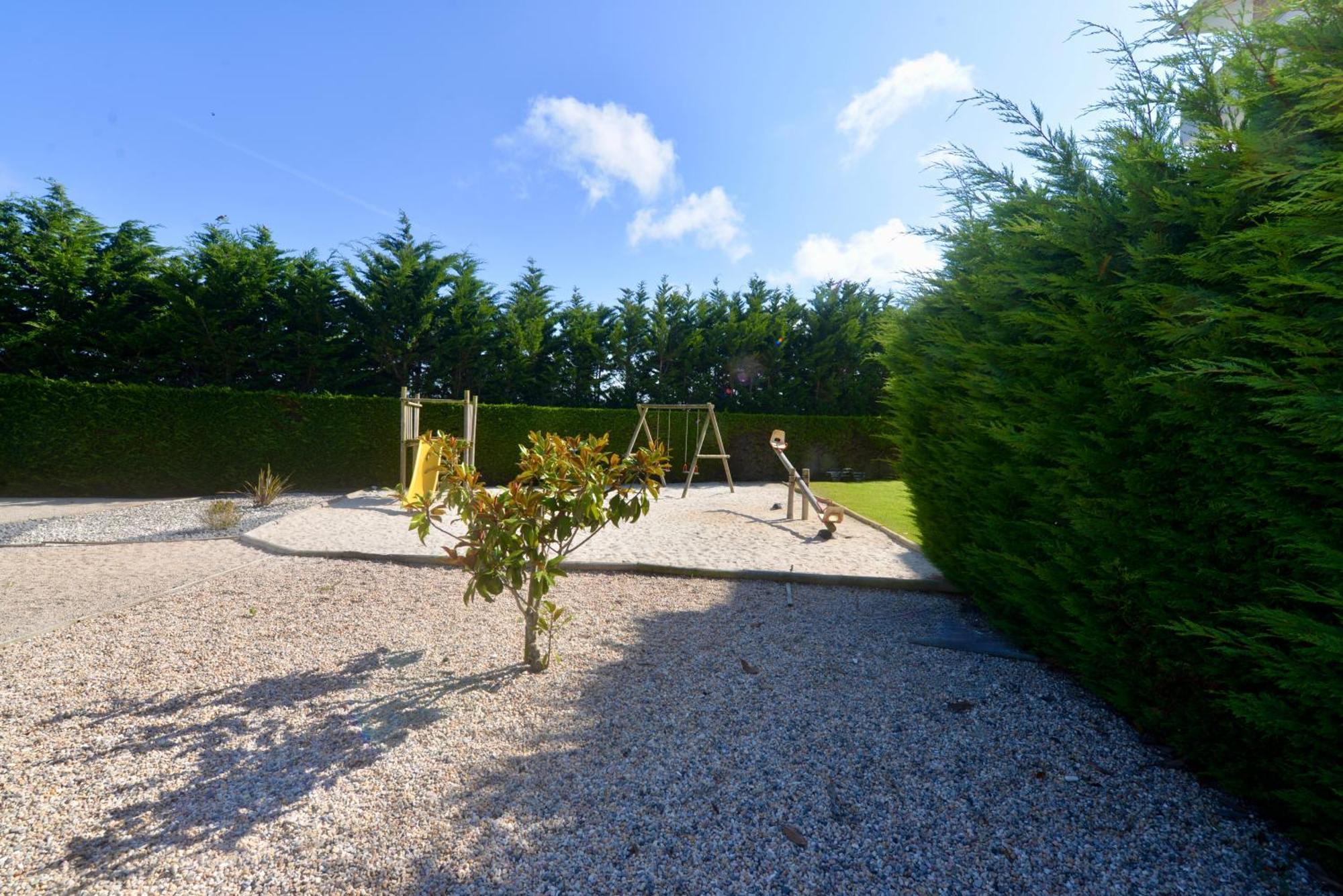 Pebble - 1 Bedroom Apartment Sleeps 5 With Pool & Tennis Court São Martinho do Porto Eksteriør bilde