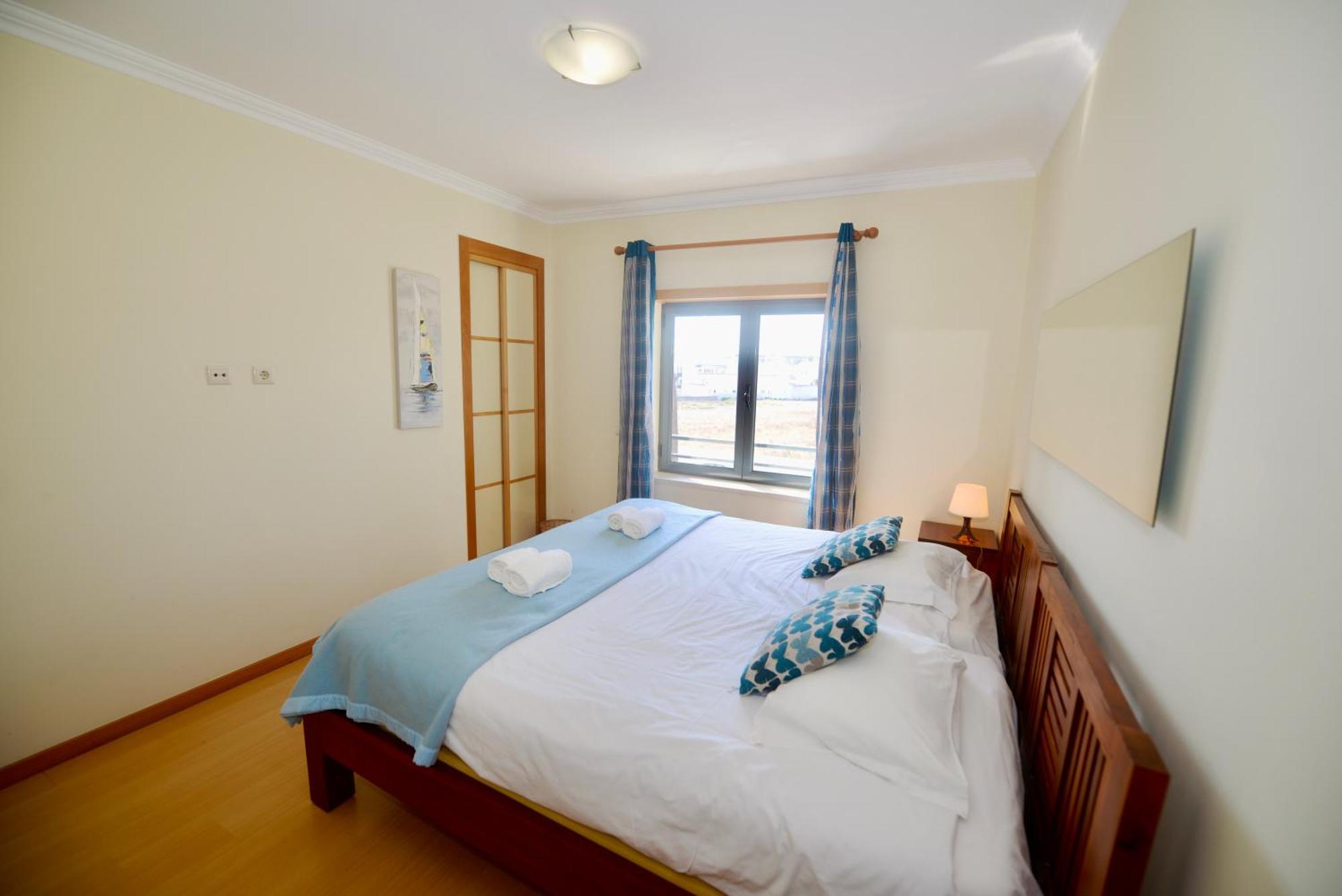 Pebble - 1 Bedroom Apartment Sleeps 5 With Pool & Tennis Court São Martinho do Porto Eksteriør bilde