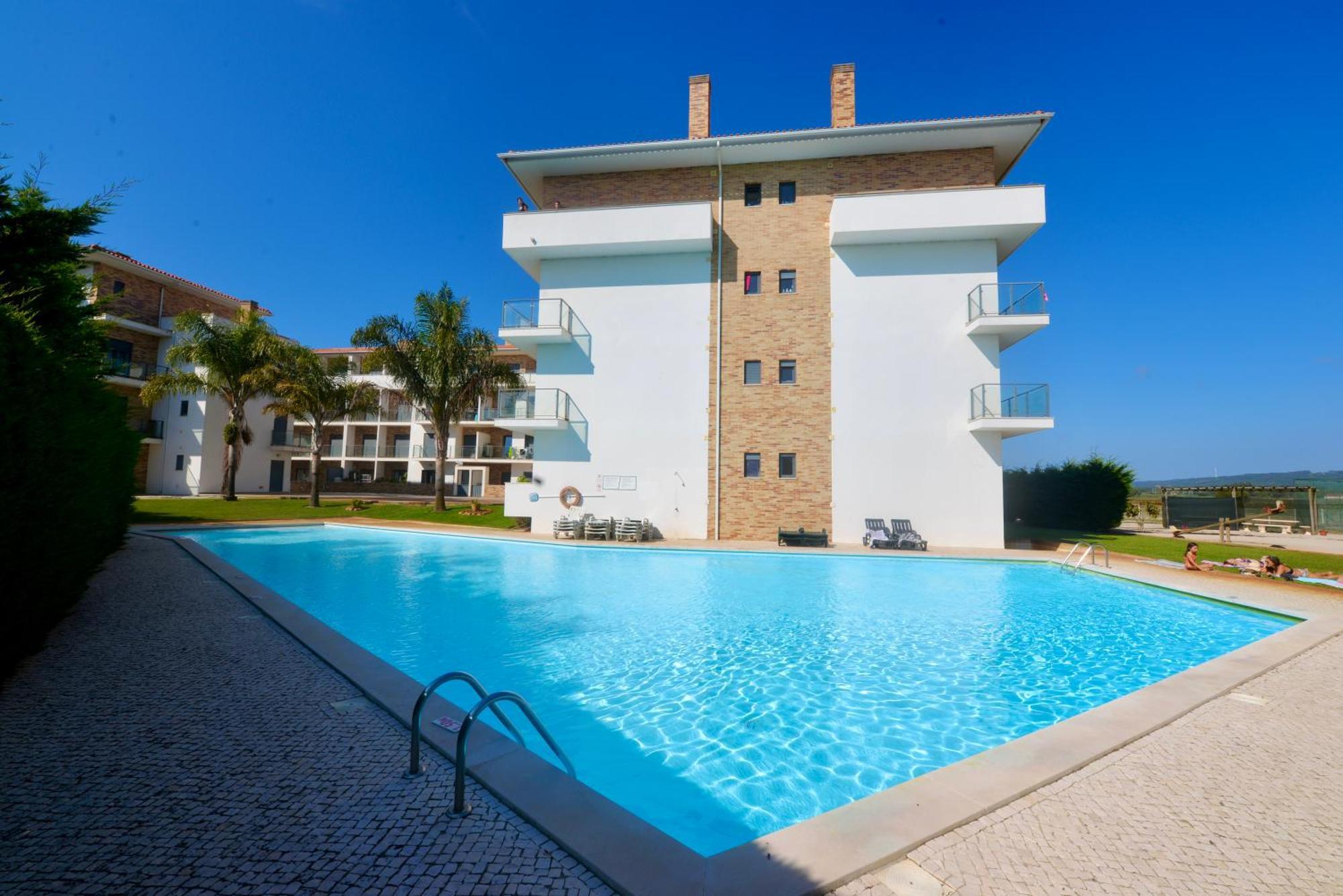 Pebble - 1 Bedroom Apartment Sleeps 5 With Pool & Tennis Court São Martinho do Porto Eksteriør bilde